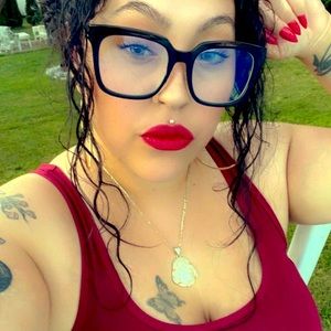 Meet your Posher, Justina